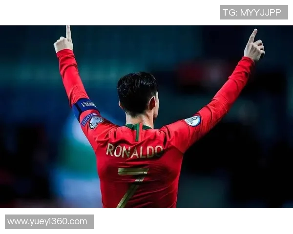 球迷疯狂一幕欧冠赛场上演抢夺C罗球衣的离奇事件